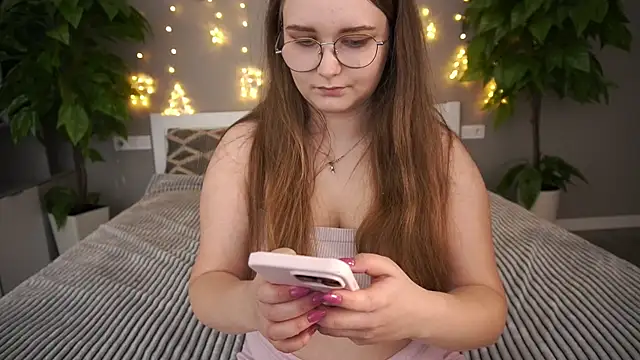 Snapshot of MagicPeachh_ chatting on December 30, 1:47 pm MagicPeachh online show from December 30, 1:47 pm