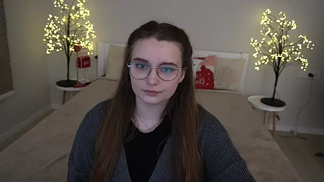 Snapshot of MagicPeachh_ chatting on January 6, 2:58 pm MagicPeachh online show from January 6, 2:58 pm