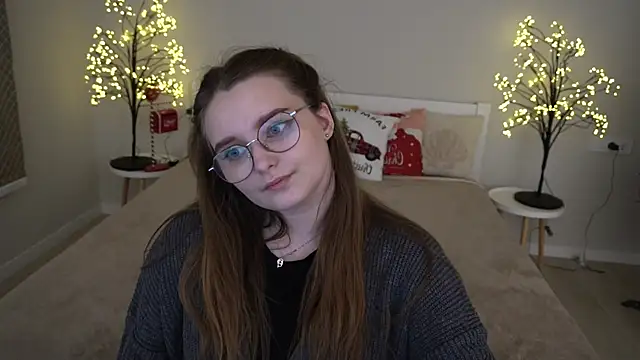 Snapshot of MagicPeachh_ chatting on January 6, 5:59 pm MagicPeachh online show from January 6, 5:59 pm