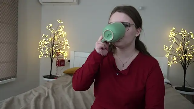 Snapshot of MagicPeachh_ chatting on January 13, 9:30 am MagicPeachh online show from January 13, 9:30 am
