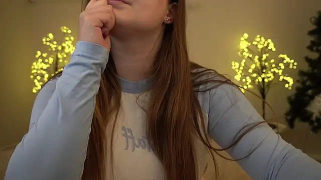 Snapshot of MagicPeachh_ chatting on January 16, 1:36 pm MagicPeachh online show from January 16, 1:36 pm