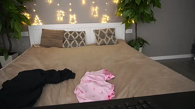 Snapshot of MagicPeachh_ chatting on January 21, 8:00 pm MagicPeachh online show from January 21, 8:00 pm