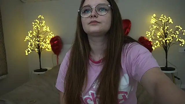 Snapshot of MagicPeachh_ chatting on February 28, 9:58 am MagicPeachh online show from February 28, 9:58 am