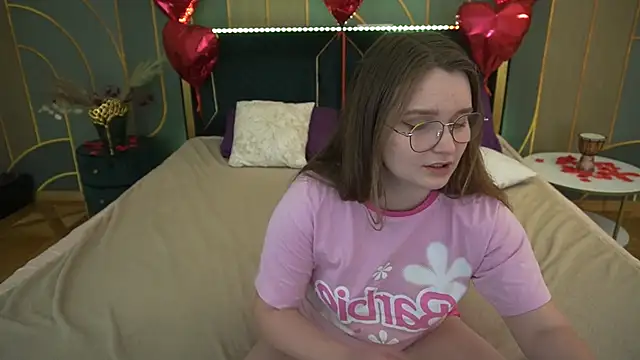 Snapshot of MagicPeachh_ chatting on March 3, 5:50 pm MagicPeachh online show from March 3, 5:50 pm