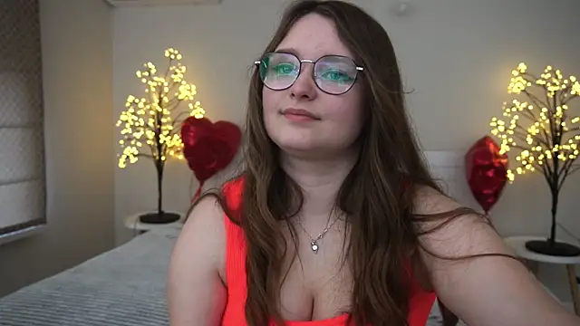 Snapshot of MagicPeachh_ chatting on March 11, 7:04 am MagicPeachh online show from March 11, 7:04 am
