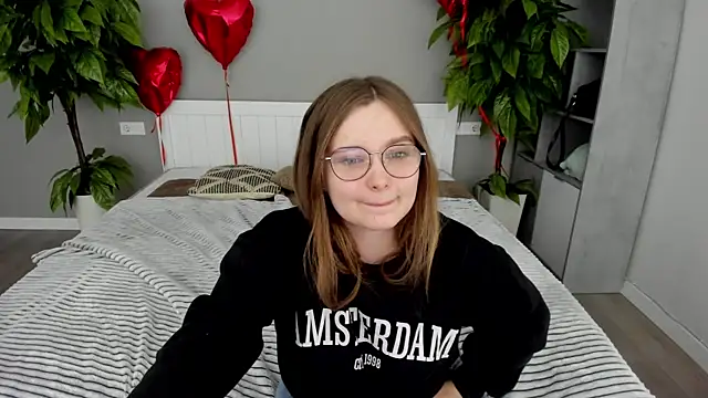 Snapshot of MagicPeachh_ chatting on March 17, 8:30 pm MagicPeachh online show from March 17, 8:30 pm