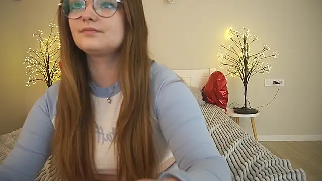 Snapshot of MagicPeachh_ chatting on March 19, 5:17 pm MagicPeachh online show from March 19, 5:17 pm