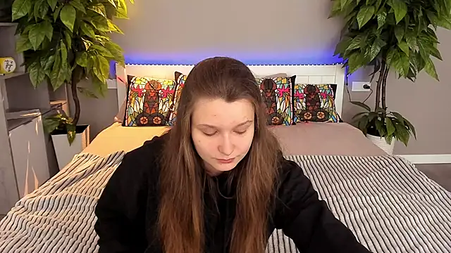 Snapshot of MagicPeachh_ chatting on September 9, 8:14 am MagicPeachh online show from September 9, 8:14 am