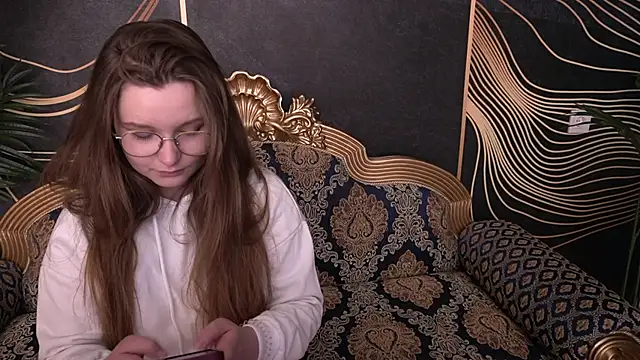 Snapshot of MagicPeachh_ chatting on September 13, 7:52 am MagicPeachh online show from September 13, 7:52 am