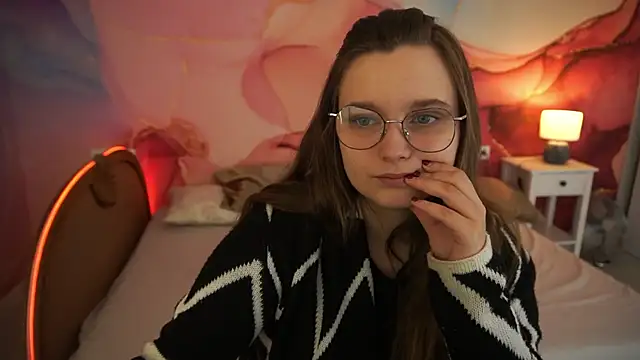 Snapshot of MagicPeachh_ chatting on October 7, 5:59 am MagicPeachh online show from October 7, 5:59 am