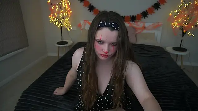 Snapshot of MagicPeachh_ chatting on October 17, 5:54 am MagicPeachh online show from October 17, 5:54 am