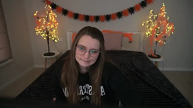 Snapshot of MagicPeachh_ chatting on October 20, 12:27 pm MagicPeachh online show from October 20, 12:27 pm