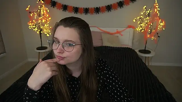 Snapshot of MagicPeachh_ chatting on October 31, 6:58 am MagicPeachh online show from October 31, 6:58 am