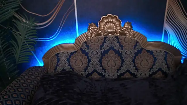 Snapshot of MagicPeachh_ chatting on November 4, 6:56 am MagicPeachh online show from November 4, 6:56 am