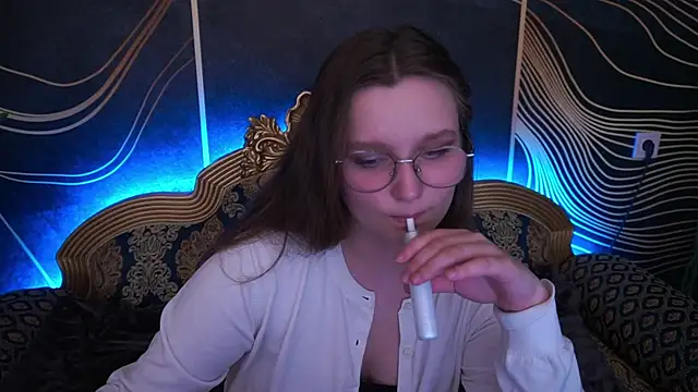 Snapshot of MagicPeachh_ chatting on November 6, 1:45 pm MagicPeachh online show from November 6, 1:45 pm