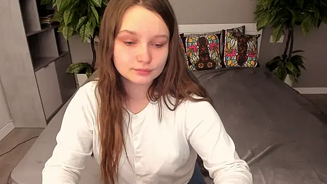 Snapshot of MagicPeachh_ chatting on November 18, 10:31 am MagicPeachh online show from November 18, 10:31 am