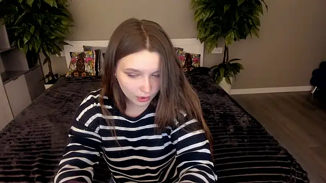 Snapshot of MagicPeachh_ chatting on November 26, 7:20 am MagicPeachh online show from November 26, 7:20 am