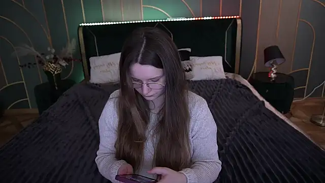 Snapshot of MagicPeachh_ chatting on November 27, 7:10 am MagicPeachh online show from November 27, 7:10 am