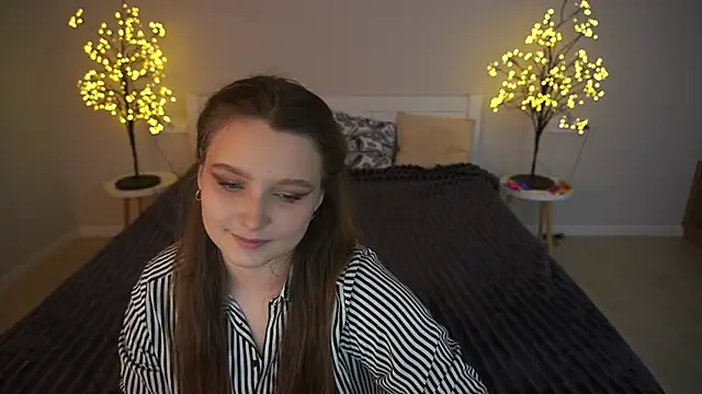 Snapshot of MagicPeachh_ chatting on December 1, 1:38 pm MagicPeachh online show from December 1, 1:38 pm