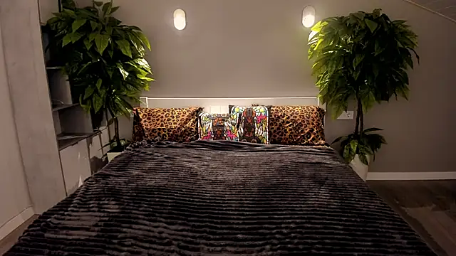 Snapshot of MagicPeachh_ chatting on December 2, 6:41 am MagicPeachh online show from December 2, 6:41 am