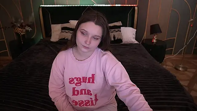 Snapshot of MagicPeachh_ chatting on December 3, 1:53 pm MagicPeachh online show from December 3, 1:53 pm