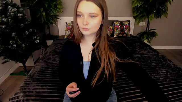 Snapshot of MagicPeachh_ chatting on December 15, 2:10 pm MagicPeachh online show from December 15, 2:10 pm