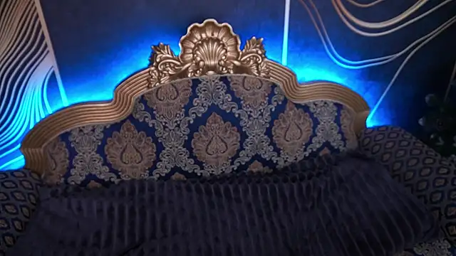 Snapshot of MagicPeachh_ chatting on December 16, 1:49 pm MagicPeachh online show from December 16, 1:49 pm