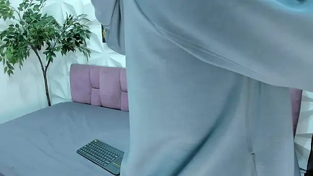 Victoria Coleman online show from February 25, 11:52 am