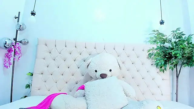 Victoria Coleman online show from November 24, 7:13 pm