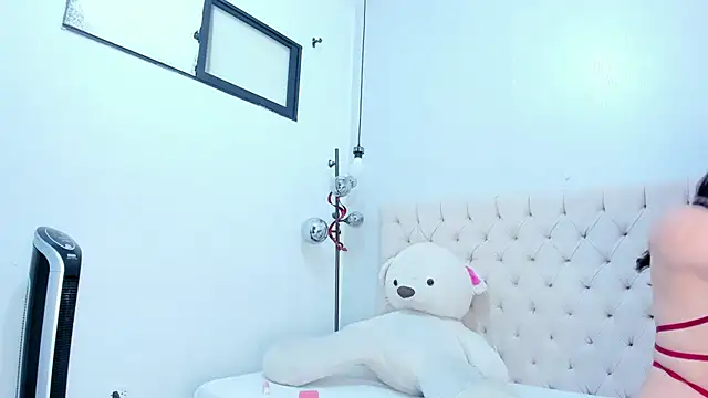 Victoria Coleman online show from April 15, 7:10 pm