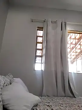 BrendaBittencourt online show from February 24, 7:19 pm