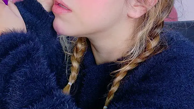 Snapshot of LilithSmith_ chatting on February 3, 11:37 am LilithSmith online show from February 3, 11:37 am