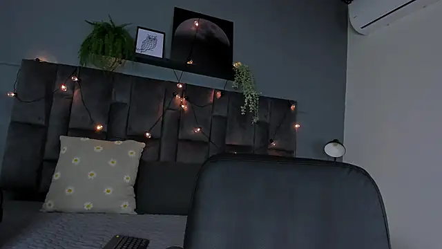 Snapshot of LilithSmith_ chatting on February 10, 11:36 am LilithSmith online show from February 10, 11:36 am