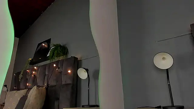 Snapshot of LilithSmith_ chatting on February 12, 11:38 am LilithSmith online show from February 12, 11:38 am