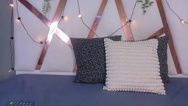 Snapshot of LilithSmith_ chatting on February 24, 11:41 am LilithSmith online show from February 24, 11:41 am