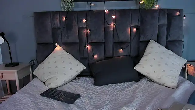 Snapshot of LilithSmith_ chatting on February 27, 11:43 am LilithSmith online show from February 27, 11:43 am