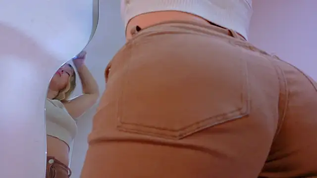 Snapshot of LilithSmith_ chatting on February 28, 11:22 am LilithSmith online show from February 28, 11:22 am