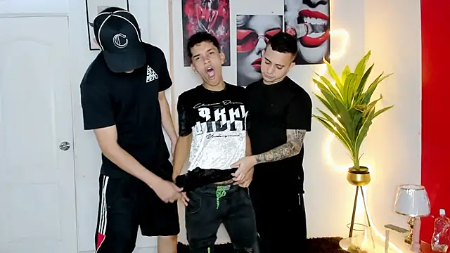 oversizedxguys online show from April 14, 1:22 am