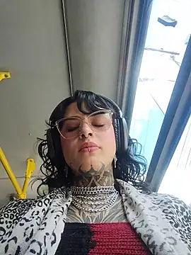 taaylor33 online show from January 9, 3:59 pm