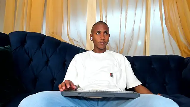 Snapshot of Ethan_Fox11 chatting on February 4, 1:59 pm Ethan Fox11 online show from February 4, 1:59 pm