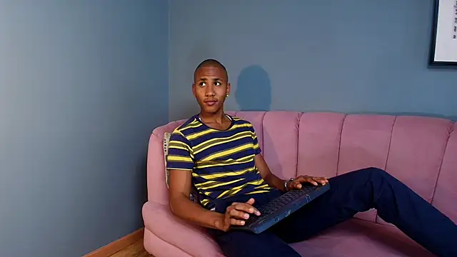 Snapshot of Ethan_Fox11 chatting on March 10, 2:37 pm Ethan Fox11 online show from March 10, 2:37 pm