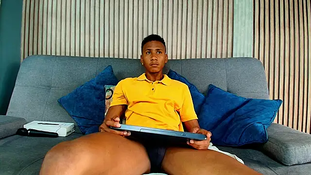 Snapshot of Ethan_Fox11 chatting on February 16, 1:40 pm Ethan Fox11 online show from February 16, 1:40 pm