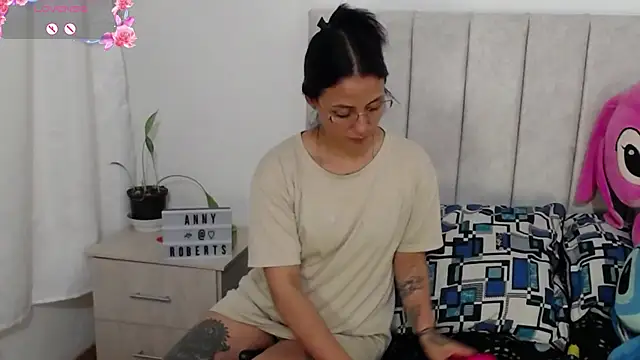 anny roberts online show from October 18, 11:11 am