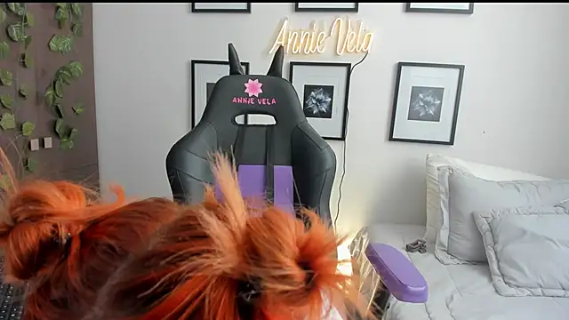 Snapshot of Annie_Velas_ chatting on February 4, 9:20 pm Annie Velas online show from February 4, 9:20 pm