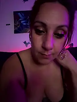 Snapshot of DeeLight124 chatting on January 15, 11:37 am DeeLight124 online show from January 15, 11:37 am