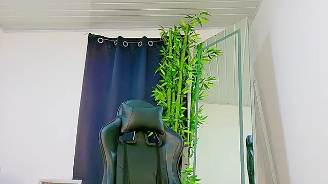 scarlet-jonesx online show from December 2, 11:34 pm