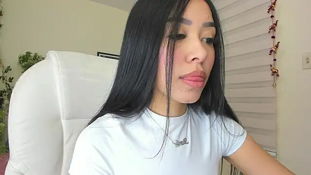 Snapshot of Starliee__ chatting on February 4, 12:08 am Starliee online show from February 4, 12:08 am