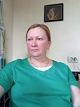 Snapshot of blondyaguar chatting on April 2, 9:51 am blondyaguar online show from April 2, 9:51 am