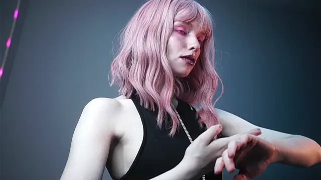 ginger hugs online show from February 25, 10:19 pm