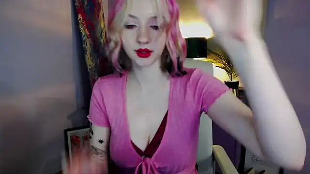 Snapshot of MadelineLust chatting on December 8, 4:07 pm MadelineLust online show from December 8, 4:07 pm
